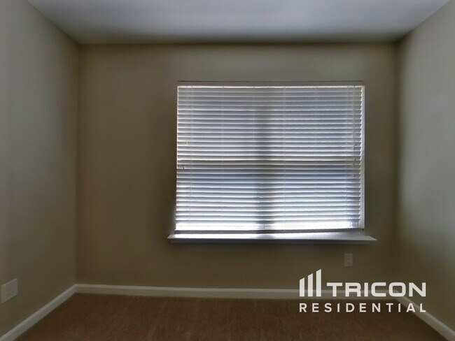 Building Photo - 4050 Tarnwood Pl