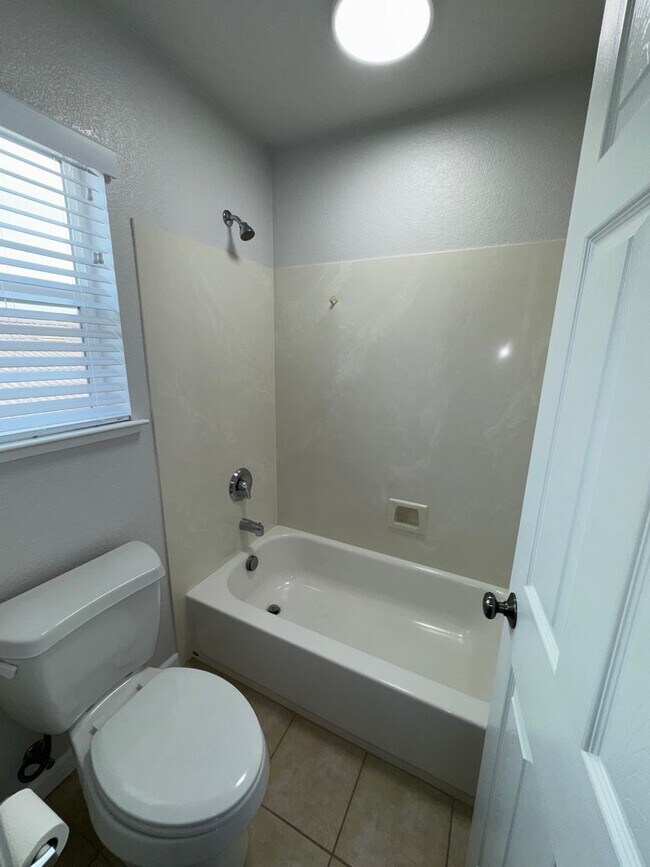 Building Photo - Looking for a Great Place to live?
