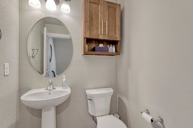 Building Photo - LUXIOUROUS 6 BED/6 BATH HOME IN SANCTUARY ...