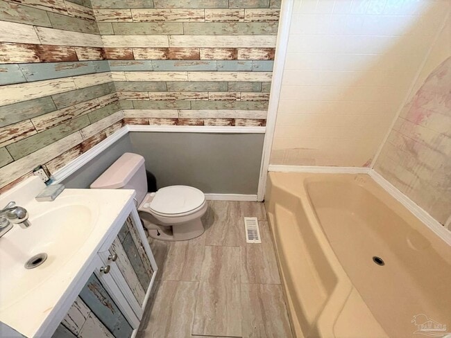 Building Photo - 8103 N Palafox St