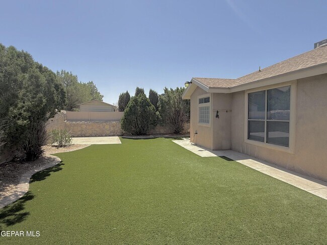 Building Photo - 12749 Tierra Salas Dr