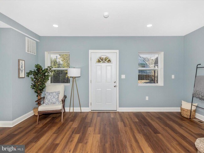 Building Photo - 5443 Jonquil Ave