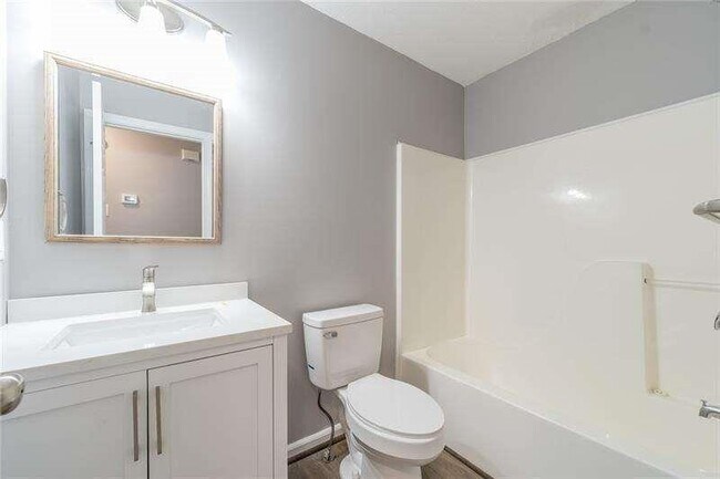 Building Photo - 2716 Lake Park Ridge W
