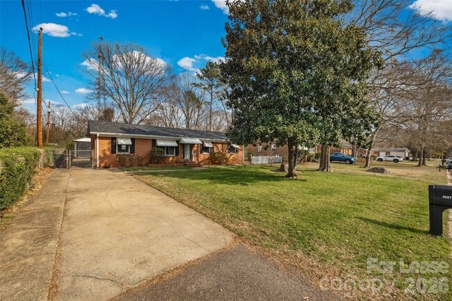 Building Photo - 1037 Stoneybrook Ln