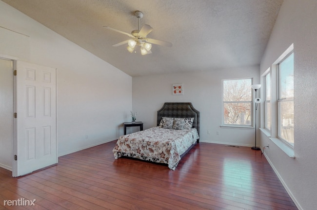 Building Photo - 4 br, 3 bath House - 8416 La Paloma Court ...