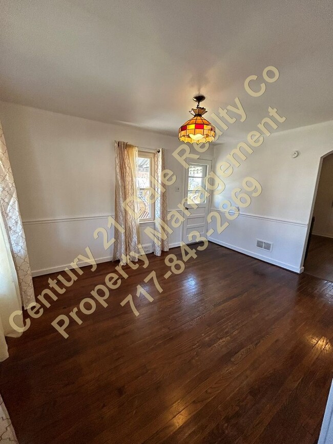 Building Photo - 3 BR, 1 Bath Home in Central York School D...