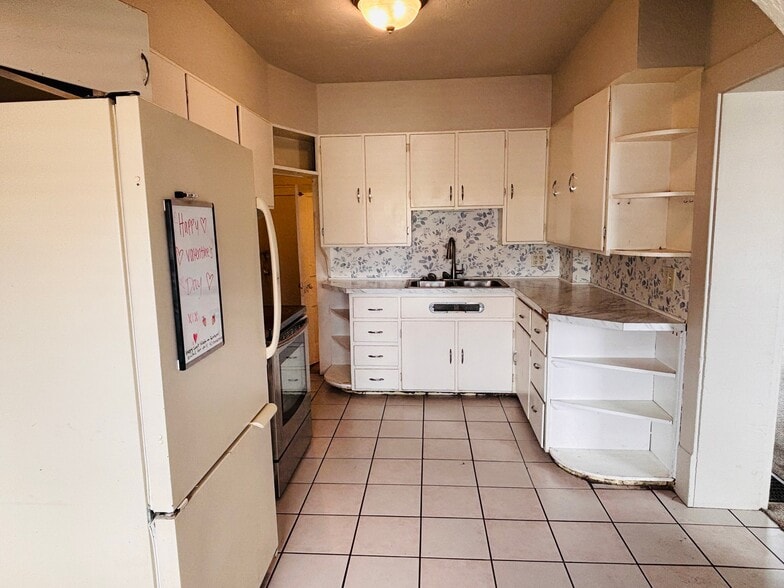 Building Photo - 12 E 200 S