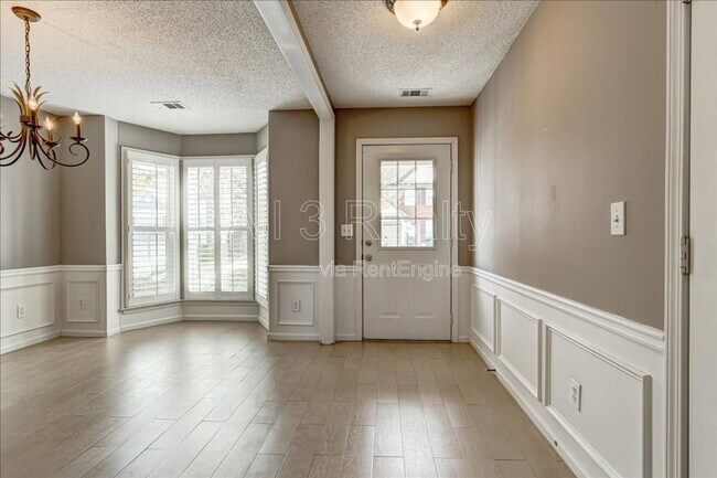 Building Photo - 2540 Alvecot Cir SE