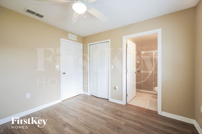 Building Photo - 425 Vanetta Dr