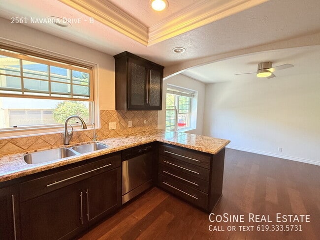 Building Photo - 2561 Navarra Dr