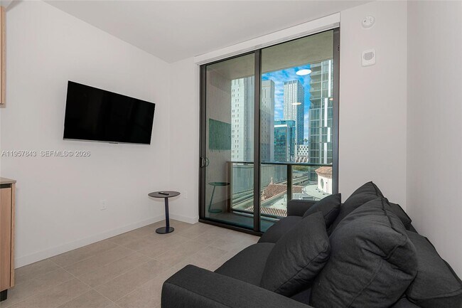 Building Photo - 121 NE 5th St