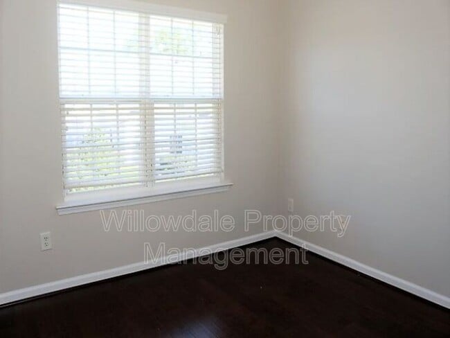 Building Photo - 308 Hamlet Park Dr