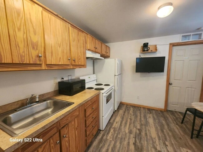 Building Photo - 1122 Gary Terrace