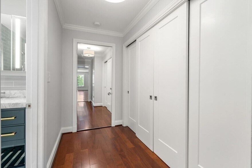 Building Photo - 269 Beacon St