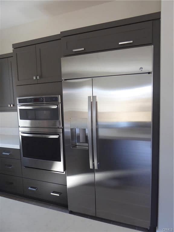 Building Photo - 652 Athos