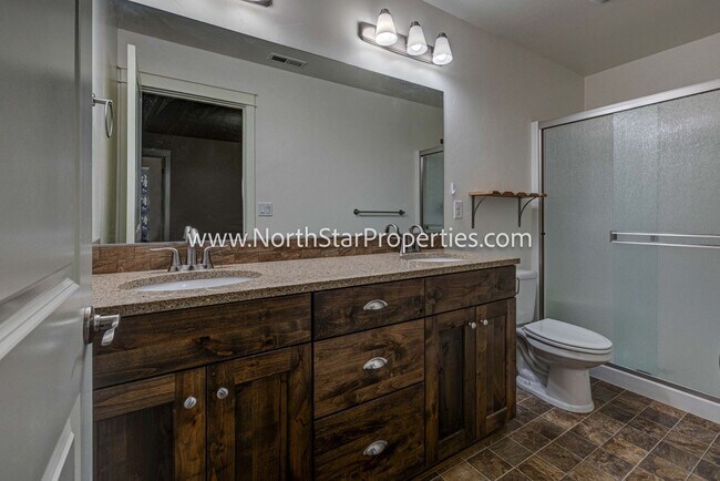 Building Photo - 20916 NE High Desert Ln
