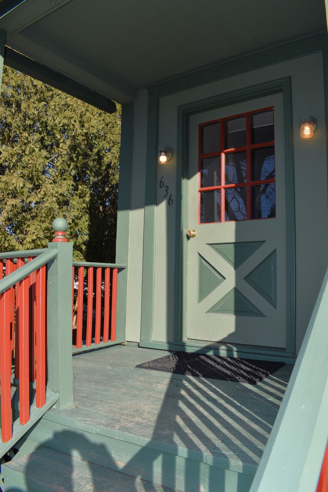 636 W. Gray Front Porch - 636 W Gray St