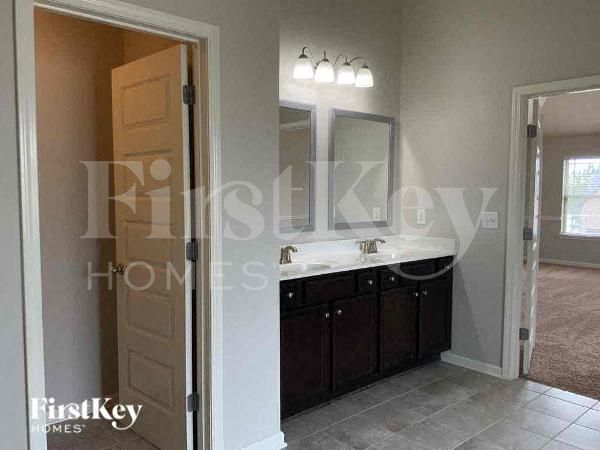 Building Photo - 165 Shenandoah Dr