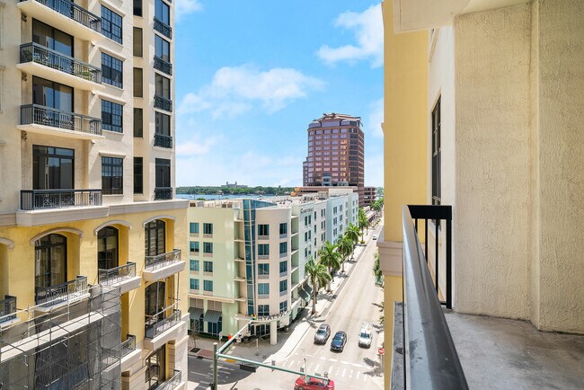 Building Photo - 801 S Olive Ave