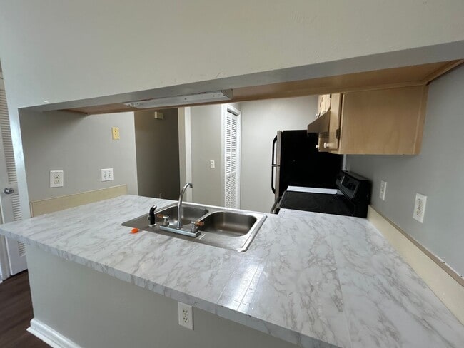 Building Photo - 2BR/2BA Townhome. BRAND NEW FLOORS