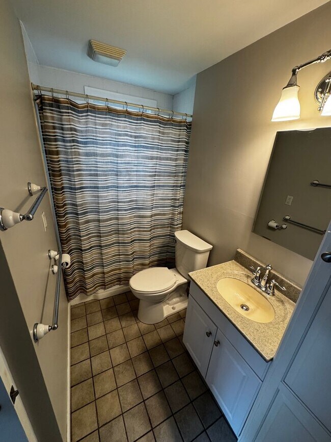 Building Photo - Well maintained one bedroom condo in Chelmsford