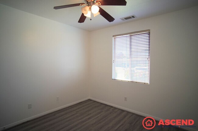 Building Photo - Beautiful 4 Bedroom in Southwest!