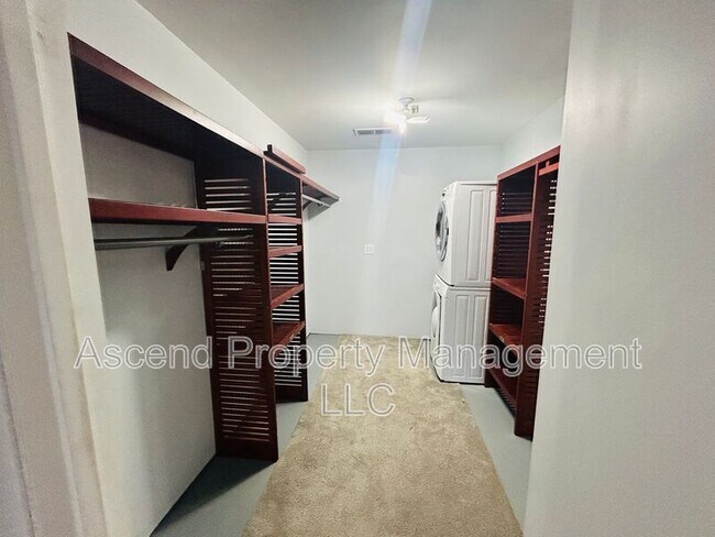 Building Photo - 16 Pioneer Ln