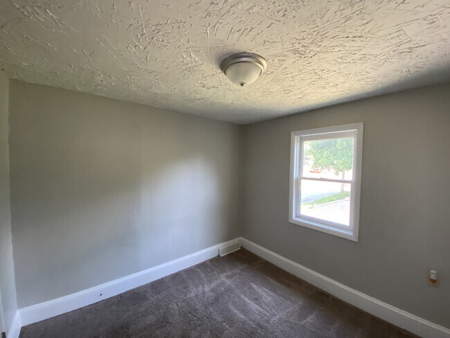 Building Photo - 351 Manor St