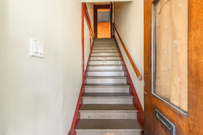Building Photo - 1070 W Santa Ana Blvd