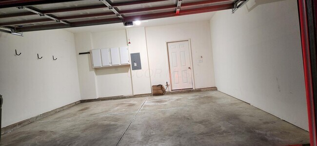 Building Photo - 590 Redwood Ln