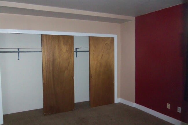 Building Photo - Special --1/2 off first months rent.