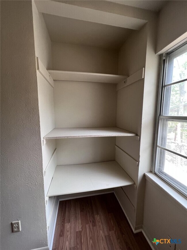 Building Photo - 2104 Terrace Dr