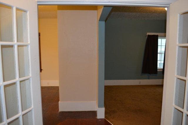 Building Photo - Beautiful, spacious Craftsman, Owner pays Yard Care, Laundry on site
