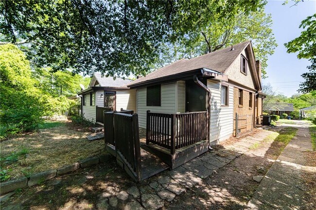 Building Photo - 1029 Katherwood Dr SW