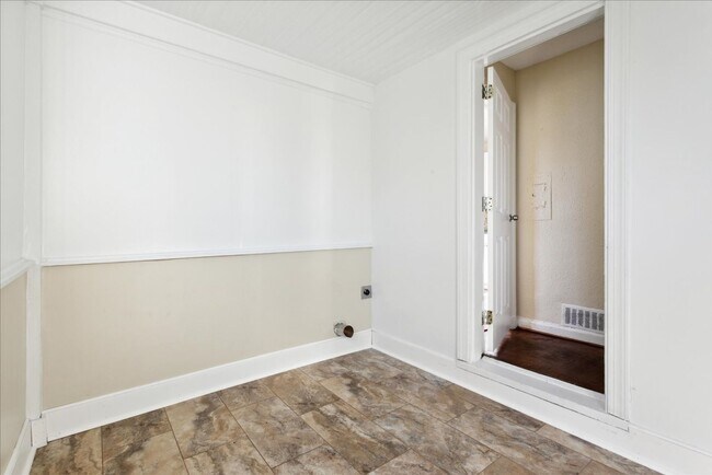 Building Photo - Downtown Newport News