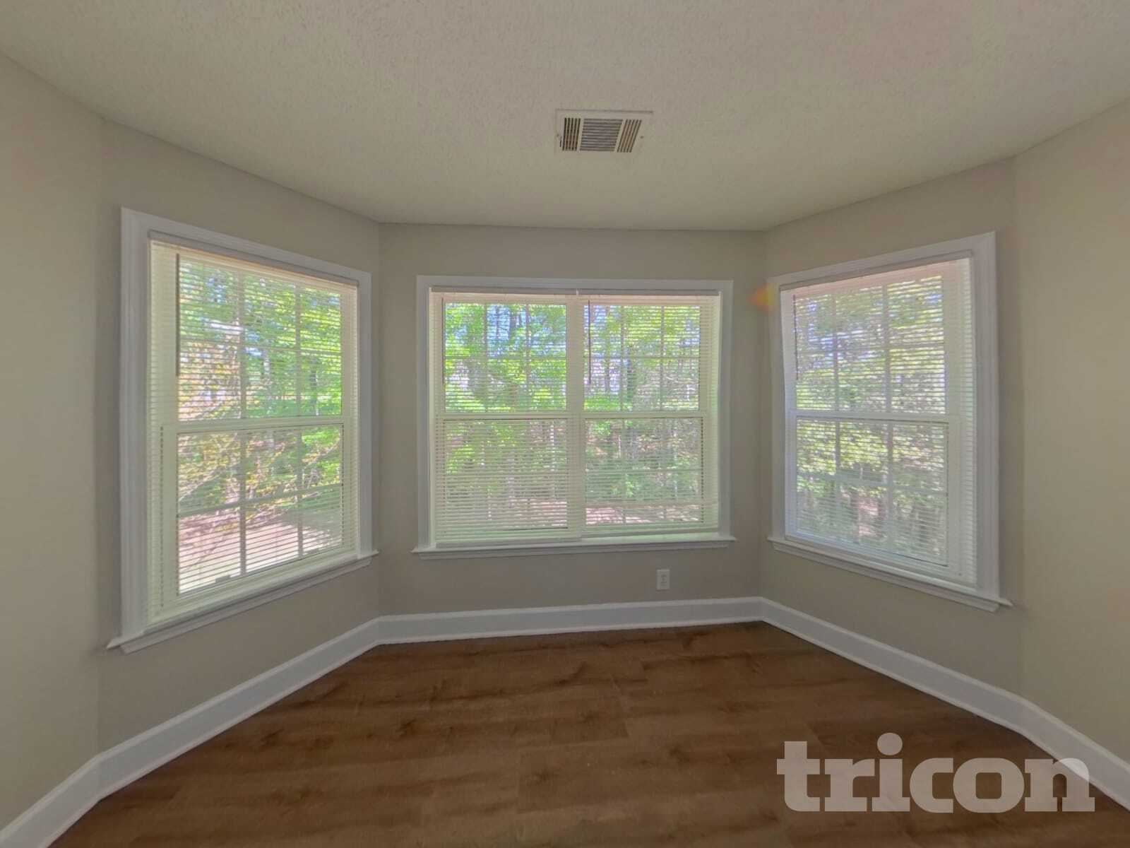 Building Photo - 111 Beaverbrook Ln