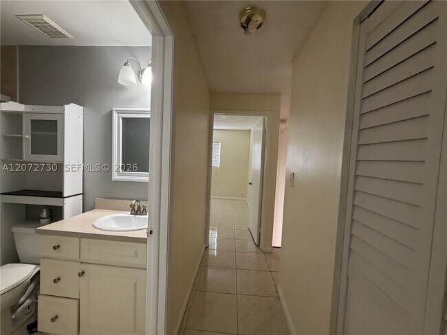Building Photo - 14902 SW 82nd Ln