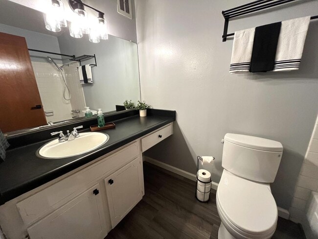 Building Photo - Comfort & Convenience in the Heart of Concord