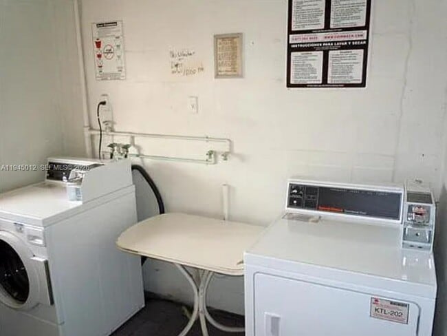 Building Photo - 441 NE 195th St