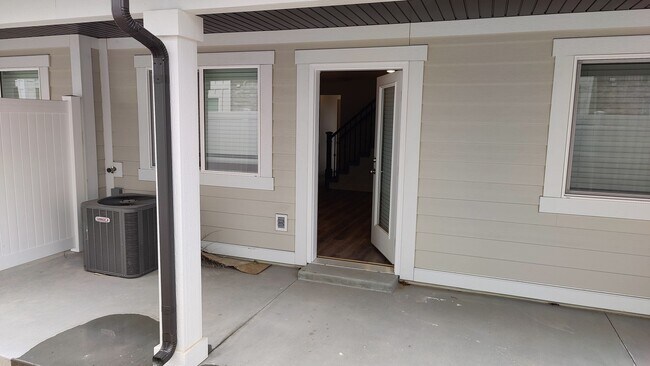 Building Photo - 3 Bed/2.5 Bath Townhome in West Haven for ...