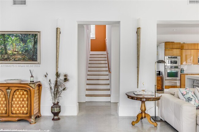 Building Photo - 696 NE 68th St