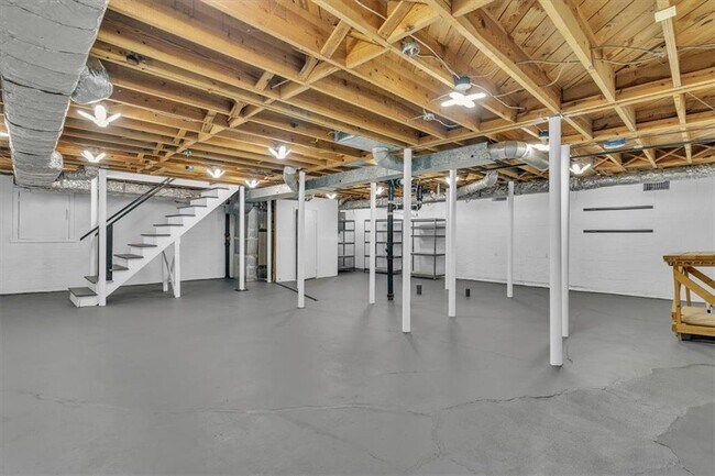 Building Photo - 2605 McKinnon Dr