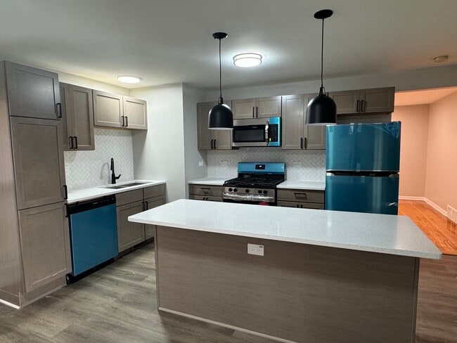 Building Photo - 1127 E 159th Pl