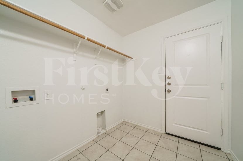 Building Photo - 407 Milo Way