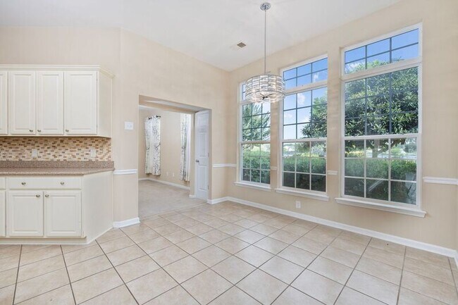 Building Photo - 414 Carriage Lake Dr