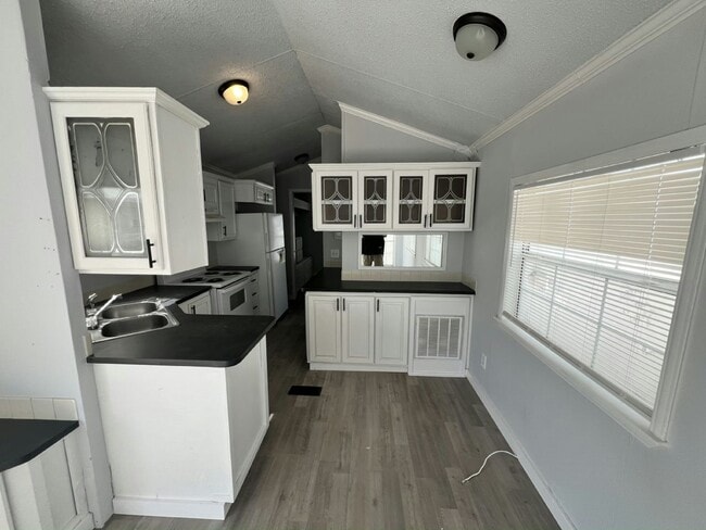 Building Photo - 1117 Chicago Bulls St