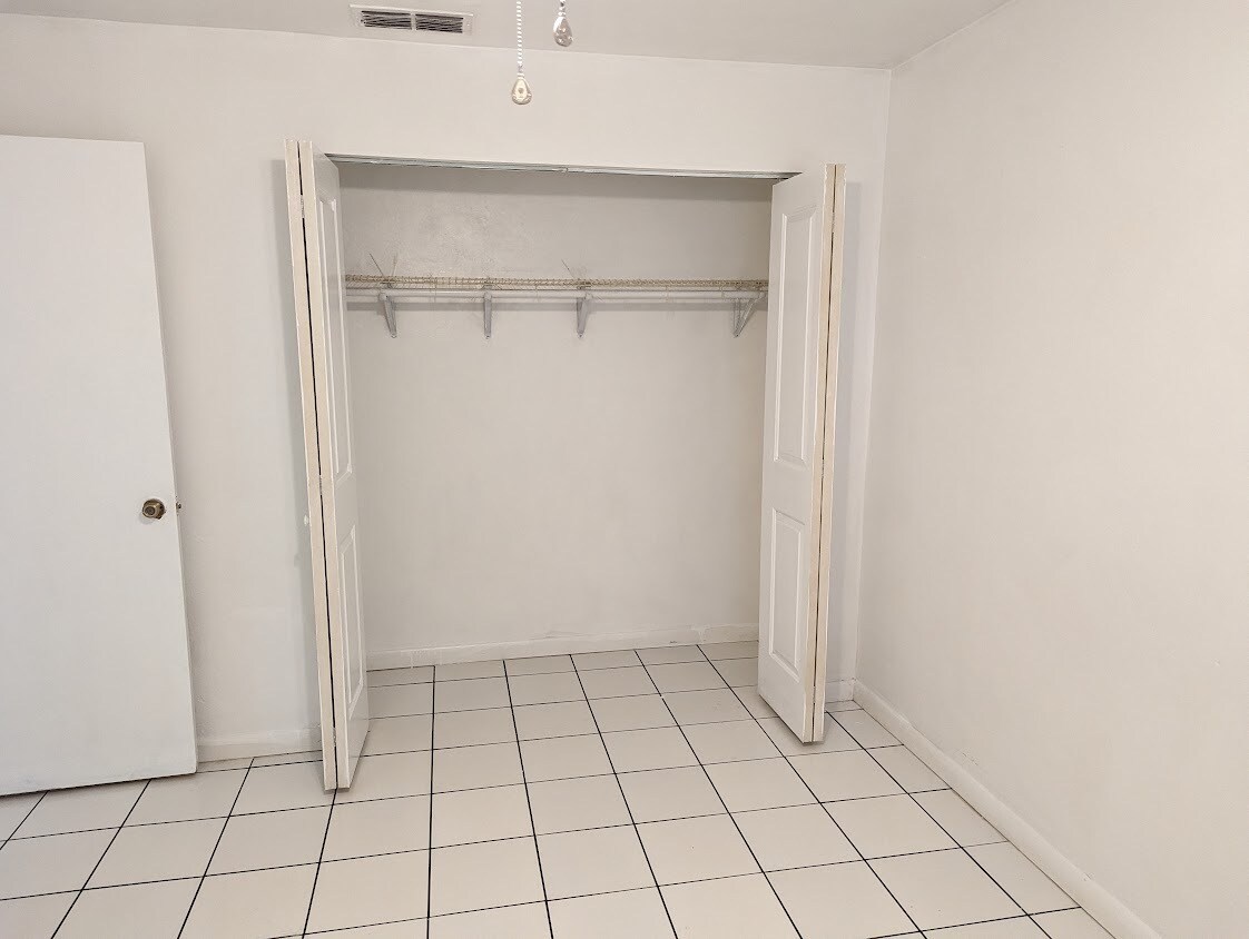 Building Photo - 3600 SW 23rd St