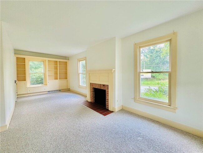 Building Photo - 1253 Fairport Rd