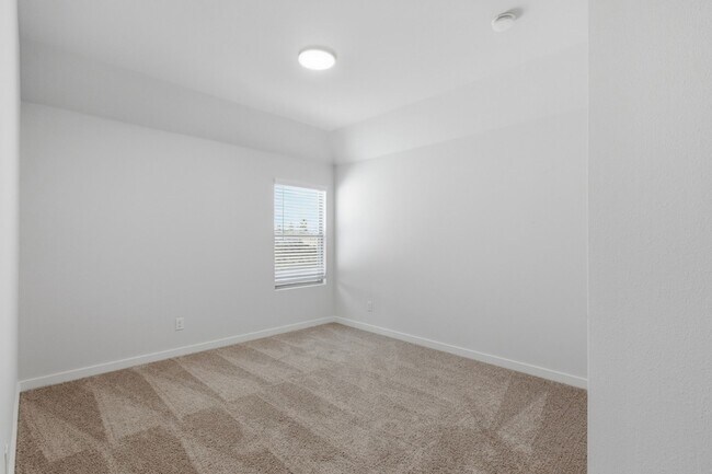 Building Photo - 637 Sierra Rdg