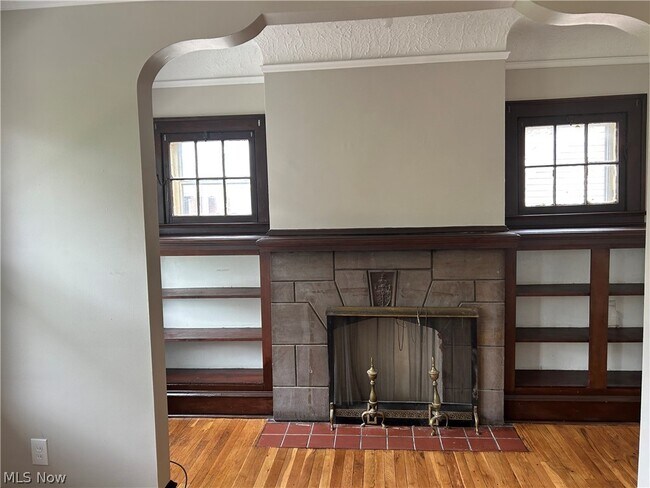 Building Photo - 1311 W 69th St